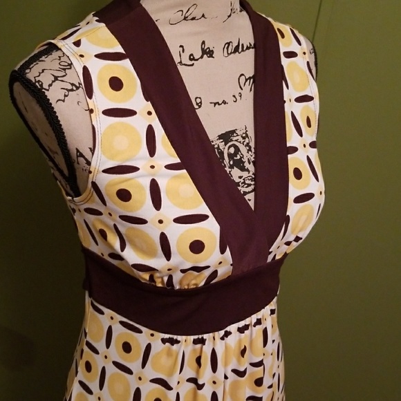 Plunging neck dress - Picture 3 of 7